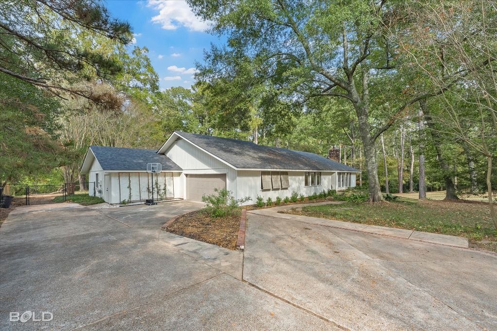 615 Robert Travis Drive, Shreveport, LA 71106