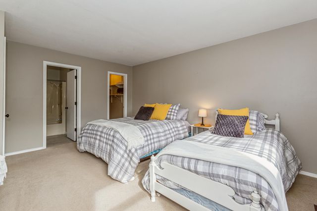 2727 S Lakeshore Drive 11, Shoreham Vllg, MI 49085