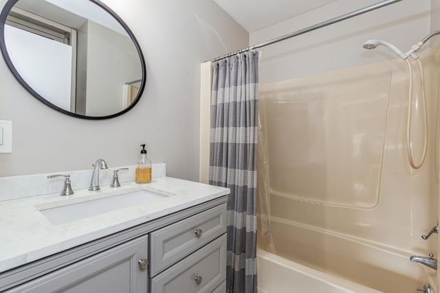 2727 S Lakeshore Drive 11, Shoreham Vllg, MI 49085