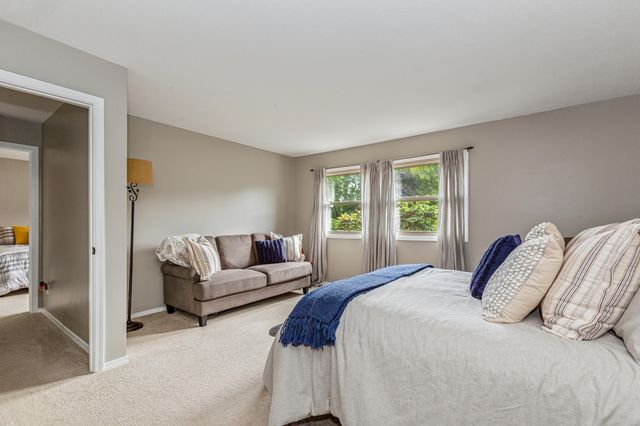 2727 S Lakeshore Drive 11, Shoreham Vllg, MI 49085