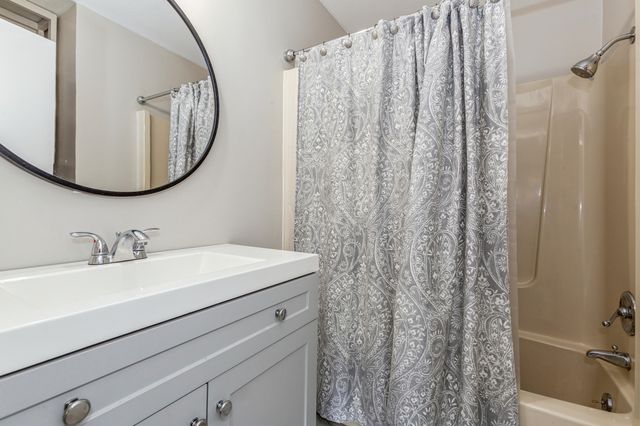 2727 S Lakeshore Drive 11, Shoreham Vllg, MI 49085