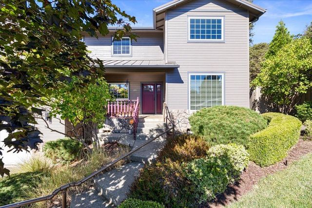 305 Woodville Way, Rogue River, OR 97537