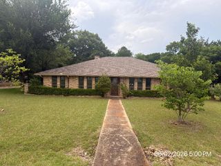 103 Red Bud Court, Oak Leaf, TX 75154