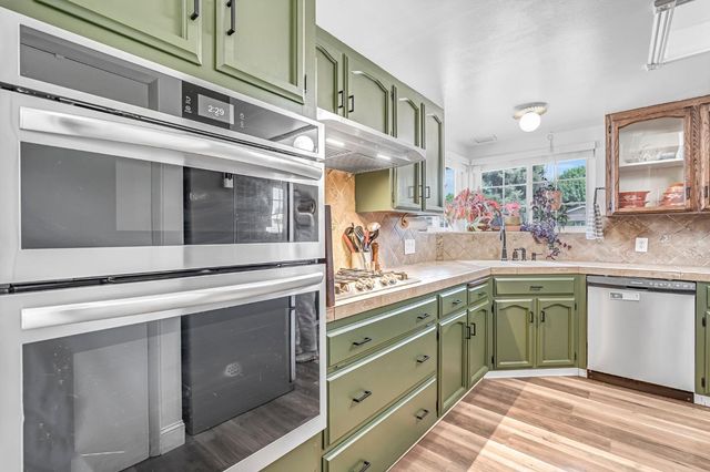 6737 N Harrison Avenue, Fresno, CA 93711