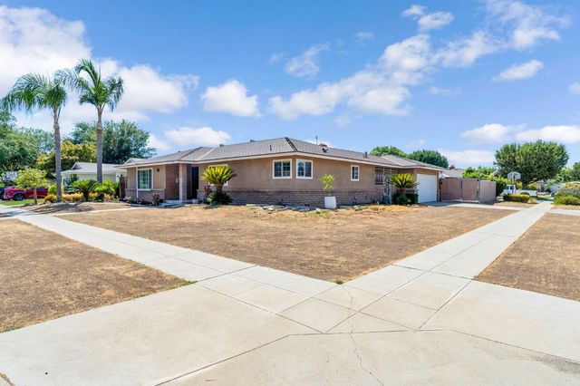 6737 N Harrison Avenue, Fresno, CA 93711