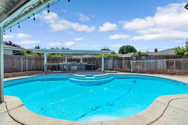 6737 N Harrison Avenue, Fresno, CA 93711