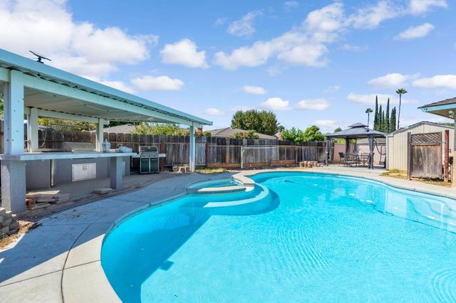 6737 N Harrison Avenue, Fresno, CA 93711