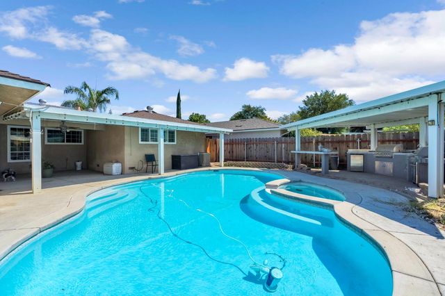 6737 N Harrison Avenue, Fresno, CA 93711