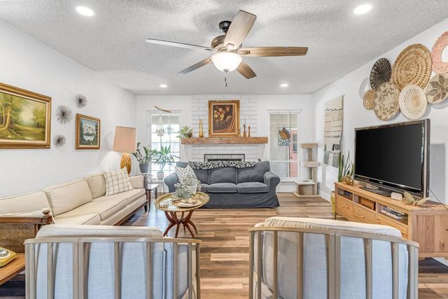 6737 N Harrison Avenue, Fresno, CA 93711