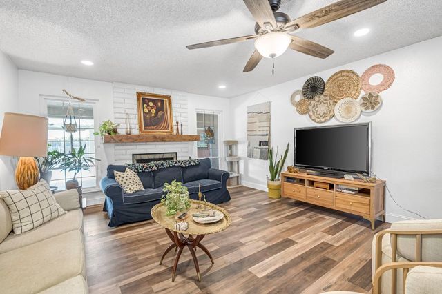 6737 N Harrison Avenue, Fresno, CA 93711