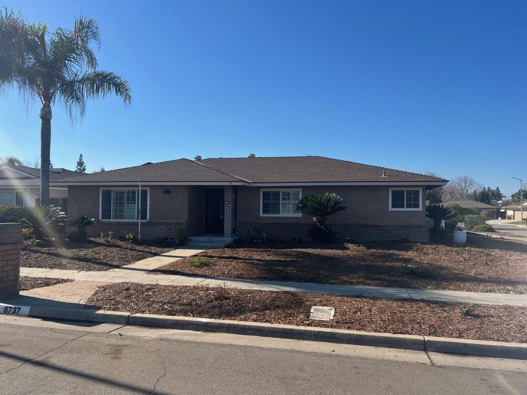 6737 N Harrison Avenue, Fresno, CA 93711