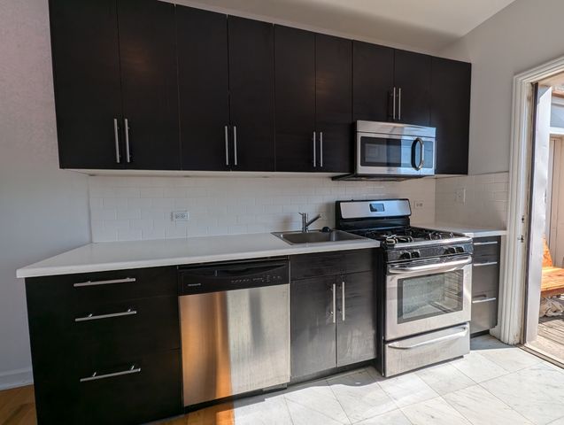 2347 N Drake Avenue 2, Chicago, IL 60647