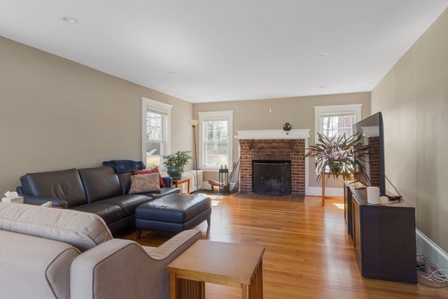 428 Boylston St, Brookline, MA 02445