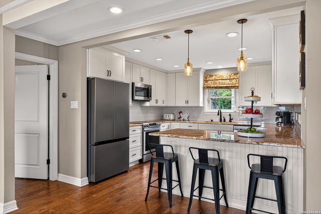 104 WILD CHERRY LN, Boerne, TX 78006