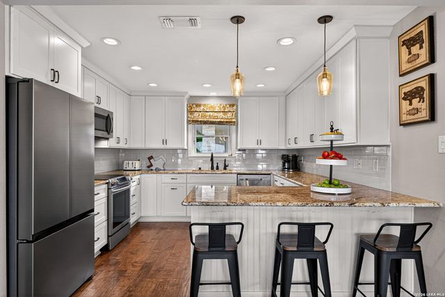 104 WILD CHERRY LN, Boerne, TX 78006