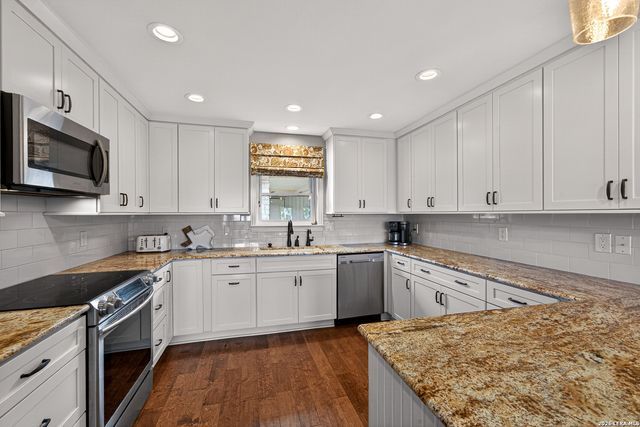 104 WILD CHERRY LN, Boerne, TX 78006