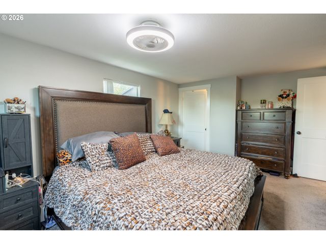 17673 S HATTAN Rd, Oregon City, OR 97045