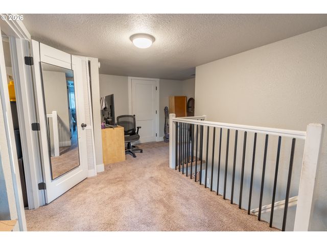 17673 S HATTAN Rd, Oregon City, OR 97045