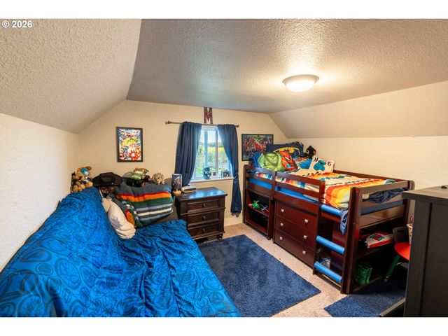 17673 S HATTAN Rd, Oregon City, OR 97045