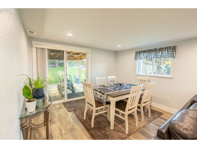 17673 S HATTAN Rd, Oregon City, OR 97045