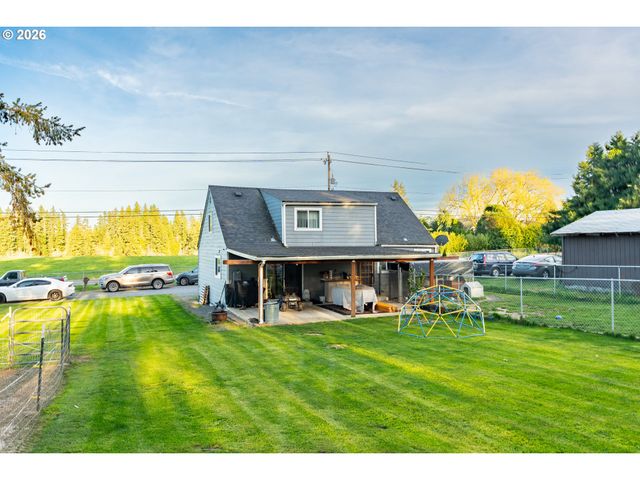 17673 S HATTAN Rd, Oregon City, OR 97045