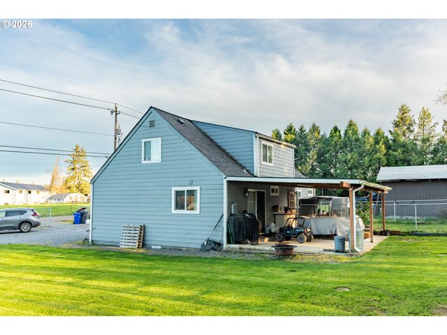 17673 S HATTAN Rd, Oregon City, OR 97045