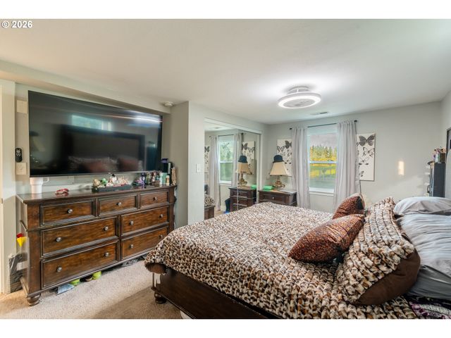 17673 S HATTAN Rd, Oregon City, OR 97045