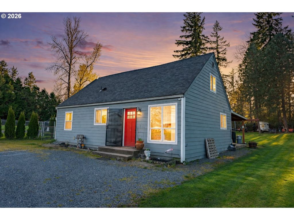 17673 S HATTAN Rd, Oregon City, OR 97045