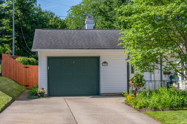 1936 Piedmont Way, South Bend, IN 46614