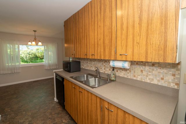 1936 Piedmont Way, South Bend, IN 46614