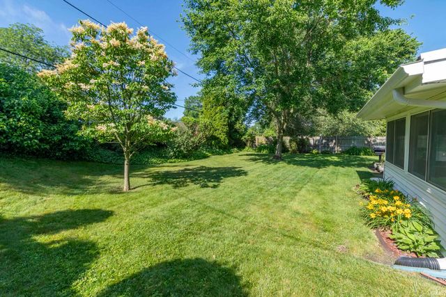 1936 Piedmont Way, South Bend, IN 46614