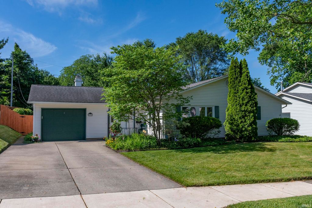 1936 Piedmont Way, South Bend, IN 46614
