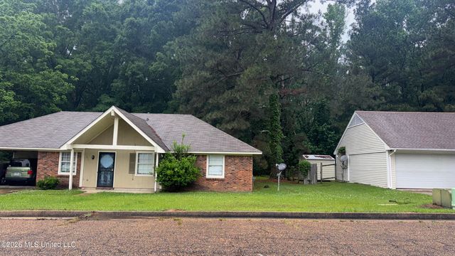 3927 Lost Lake Circle, Jackson, MS 39212