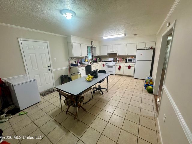 3927 Lost Lake Circle, Jackson, MS 39212