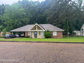 3927 Lost Lake Circle, Jackson, MS 39212