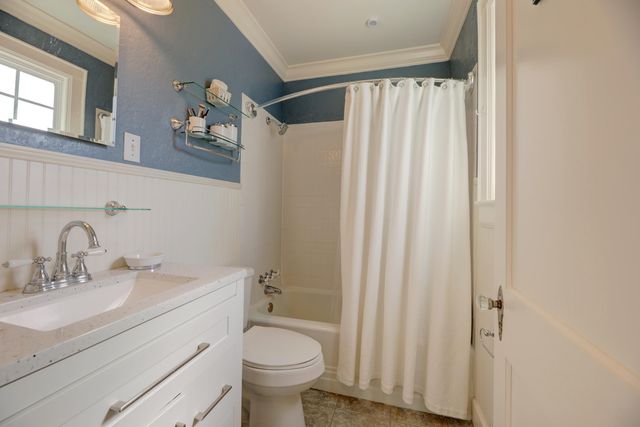 1005 S Crest Road, Rossville, GA 30741