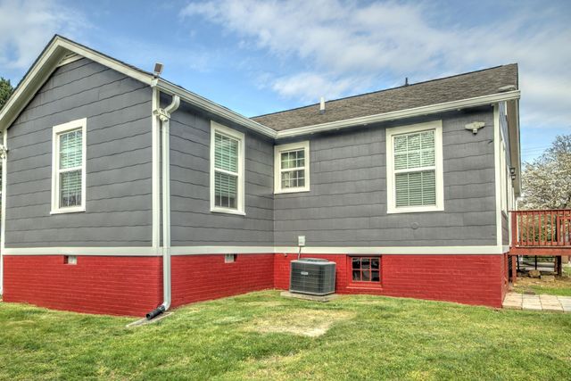 1005 S Crest Road, Rossville, GA 30741