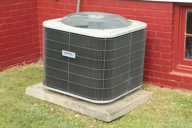 1005 S Crest Road, Rossville, GA 30741