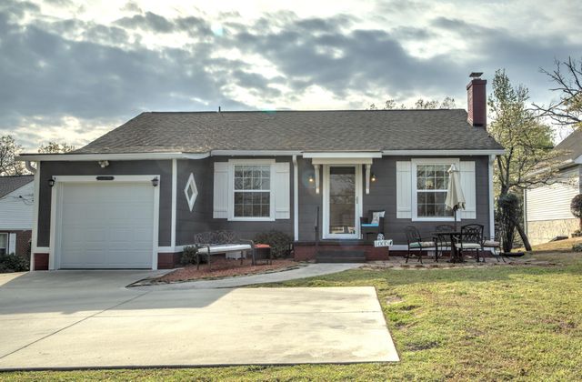 1005 S Crest Road, Rossville, GA 30741