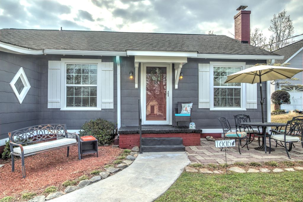 1005 S Crest Road, Rossville, GA 30741