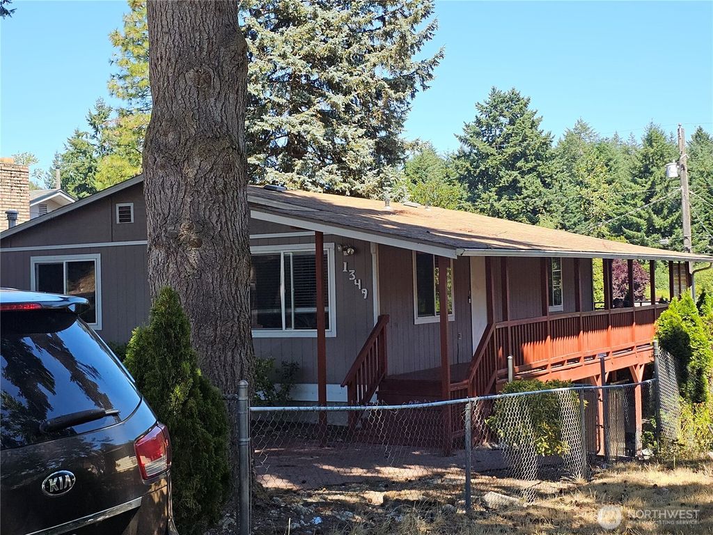 1349 S Highland Drive, Tacoma, WA 98465