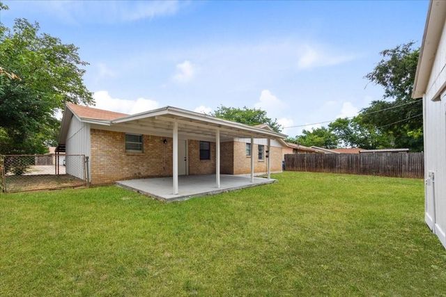 1628 Americana Boulevard, Blue Mound, TX 76131