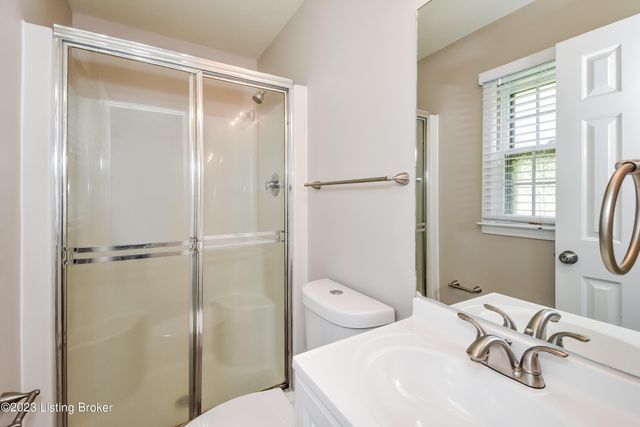 1042 Cristland Rd, Louisville, KY 40214