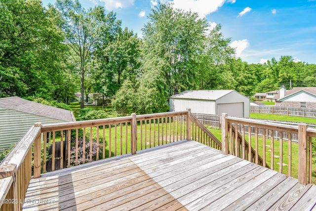 1042 Cristland Rd, Louisville, KY 40214