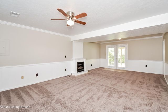 1042 Cristland Rd, Louisville, KY 40214