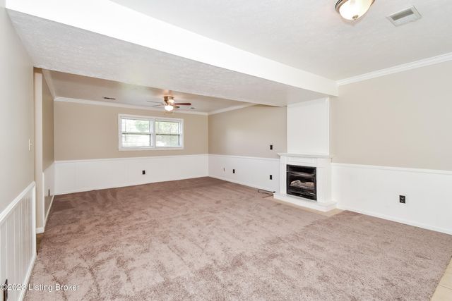 1042 Cristland Rd, Louisville, KY 40214