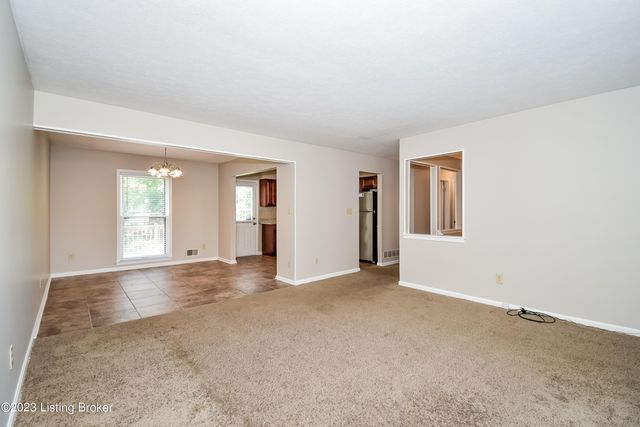 1042 Cristland Rd, Louisville, KY 40214