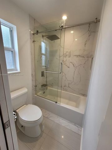 8461 NW 27th Pl, Sunrise, FL 33322