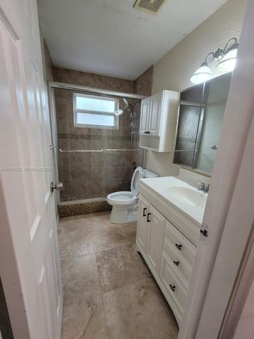 8461 NW 27th Pl, Sunrise, FL 33322