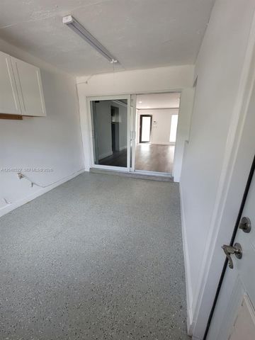 8461 NW 27th Pl, Sunrise, FL 33322